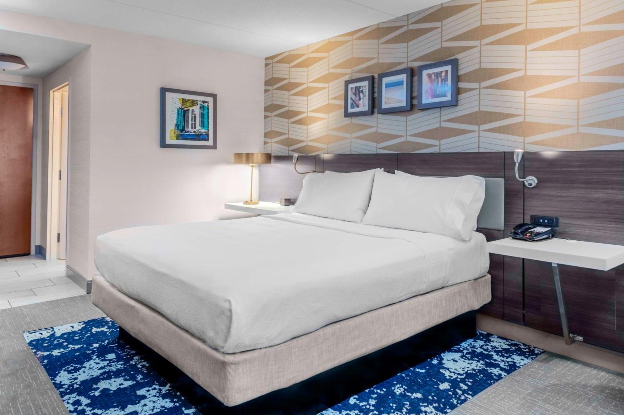 King Room,1594682957:JPEG