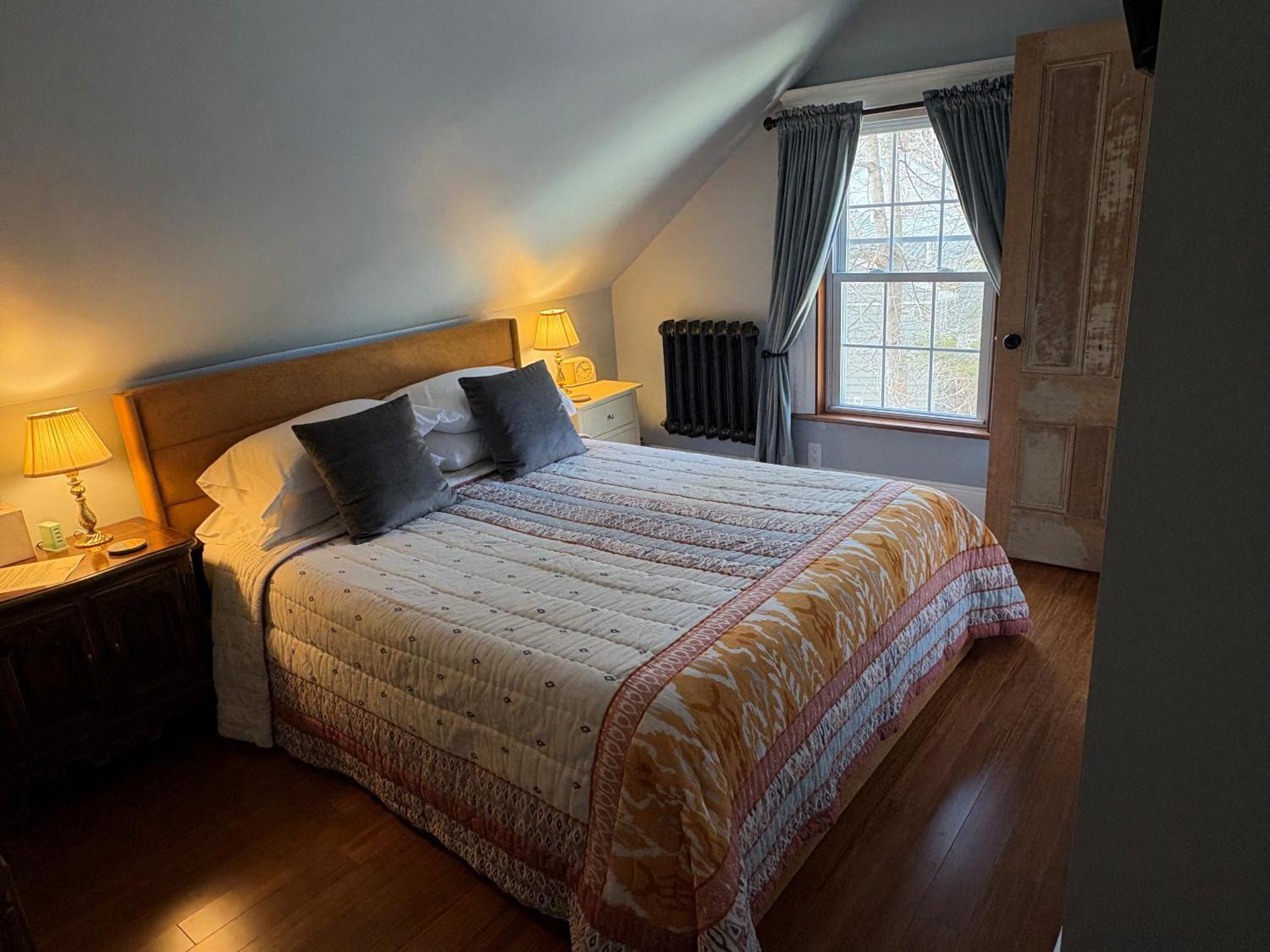 Queen Room with Garden View